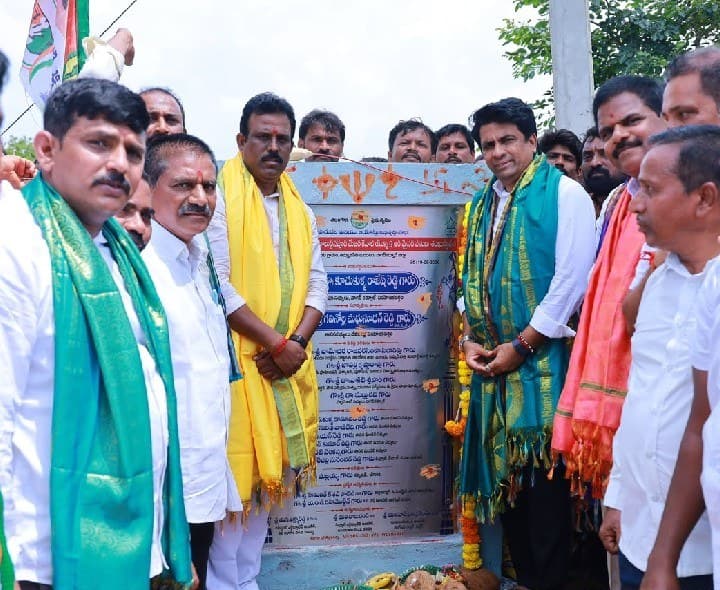 కాలువ నిర్మాణం పనులకు ఎమ్మెల్యే లు శంకుస్థాపన - Udayam