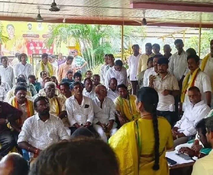 గుమ్మలక్ష్మీపురంలో టీడీపీ కేడర్ సమావేశం - Udayam