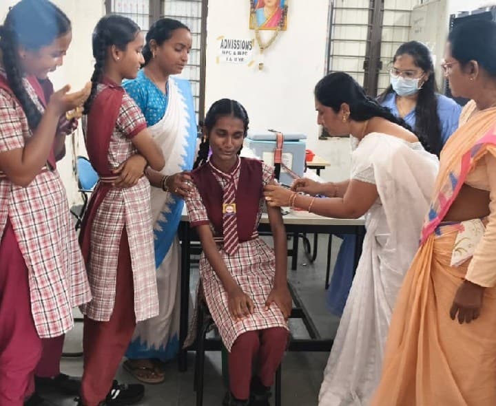 విద్యార్థులకు HPV వ్యాక్సిన్ టీకాలు - Udayam
