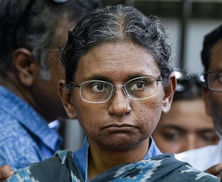 మీనాక్షి నటరాజన్‌పై కోర్టులో పిటిషన్
