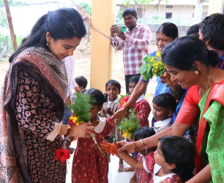 పోషకాహారంతో చిన్నారుల బంగారు భవిత: కలెక్టర్ - Udayam