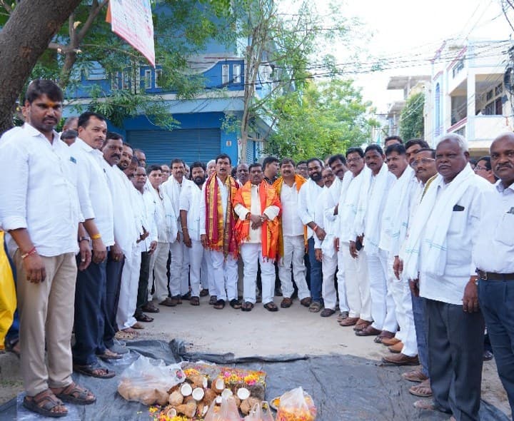 రాఘవేంద్ర కాలనీలో సిసి రోడ్డు నిర్మాణ పనులకు శంకుస్థాపన చేసిన ఎమ్మెల్యే - Udayam