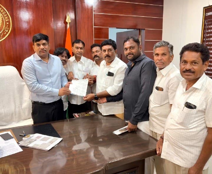 కరీంనగర్‌లో ఘనంగా బతుకమ్మ వేడుకలు నిర్వహించాలి: కార్పొరేటర్ల విజ్ఞప్తి - Udayam