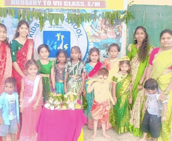 కిడ్స్ పార్క్ పాఠశాలలో బోనాల వేడుక