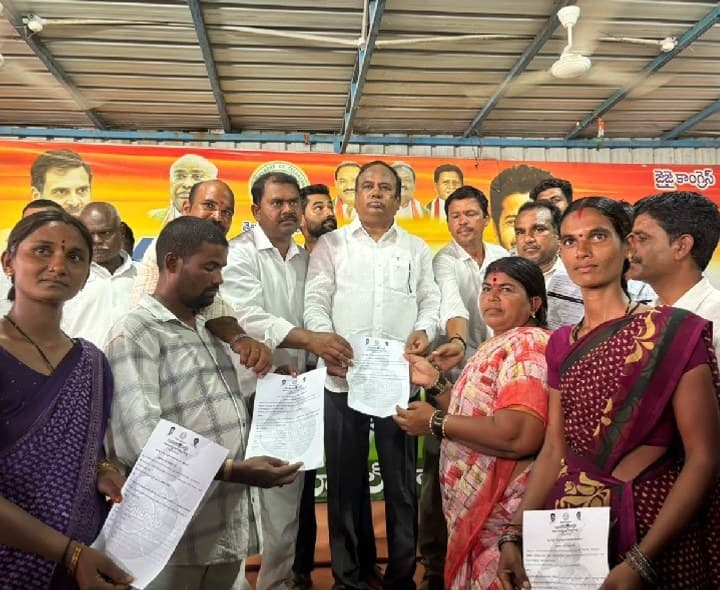 ఐదుగురు లబ్ధిదారులకు ఇందిరమ్మ ఇళ్ల ప్రొసీడింగ్స్ - Udayam