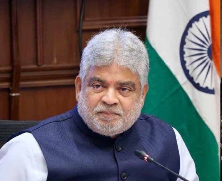 విదేశీ పర్యటనకు తెలంగాణ అసెంబ్లీ స్పీకర్ 