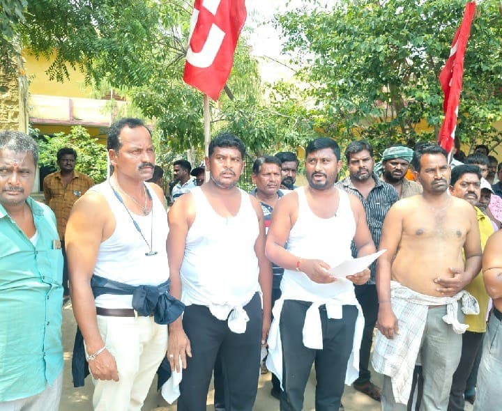 మున్సిపాలిటీ కార్మికుల అర్థనగ్న ప్రదర్శన - Udayam