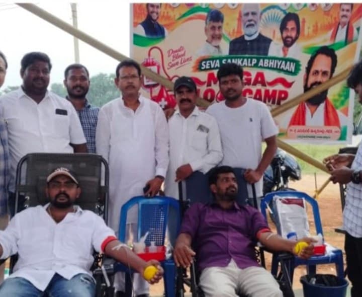 రక్తదానం చేసే ప్రాణదాతలు కండి - Udayam