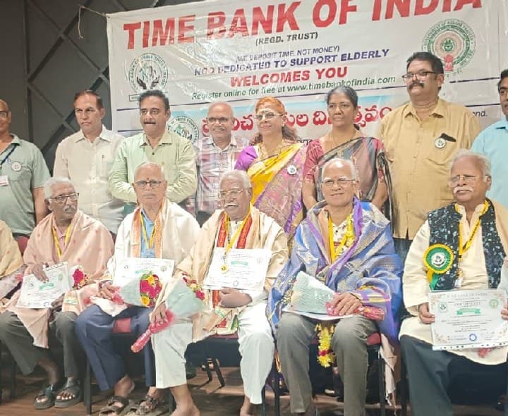 టైమ్ బ్యాంక్ ఆఫ్ ఇండియా సభ్యులైన వృద్ధులకు సన్మానం - Udayam