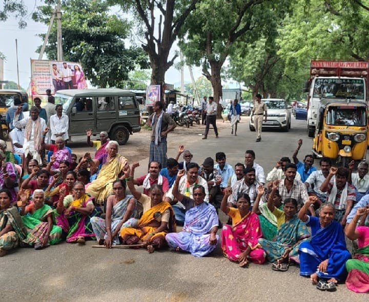 అల్లం కుంట చెరువును కాపాడాలని రాస్తారోకో - Udayam