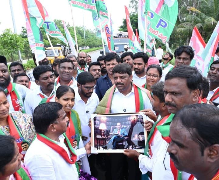 షాద్‌నగర్‌లో తీన్మార్ మల్లన్న బీసీ రాజ్యాధికార యాత్రకు ఘన స్వాగతం - Udayam