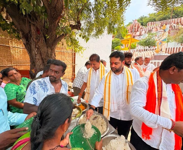 వినాయకుడికి ప్రత్యేక పూజలు - Udayam