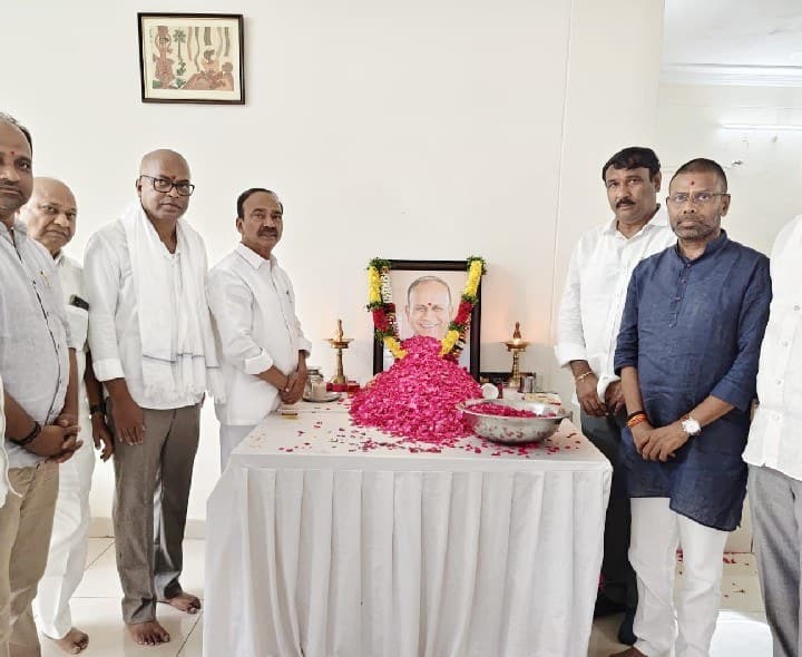 జనార్దన్ రెడ్డి కుటుంబాన్ని పరామర్శించిన ఈటల రాజేందర్ - Udayam