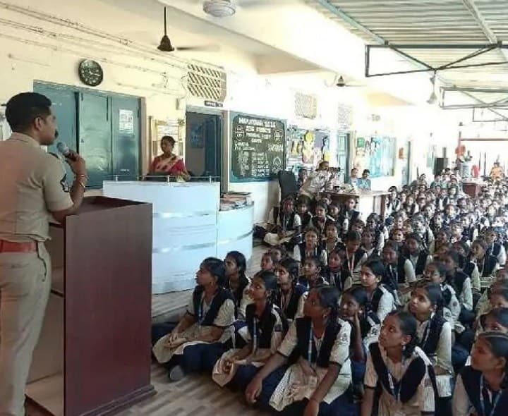 మాదకద్రవ్యాలకు దూరంగా ఉండాలి - Udayam