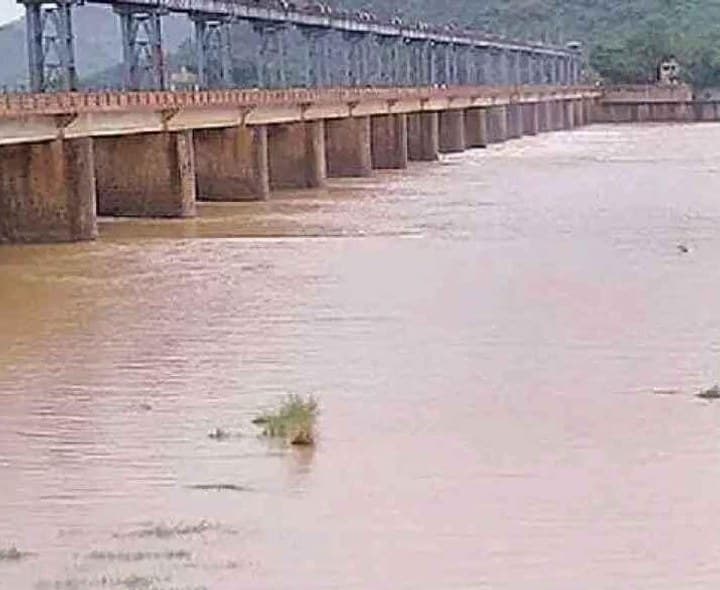 హిరమండలం గొట్ట బ్యారేజీకి భారీగా వరద నీరు - Udayam