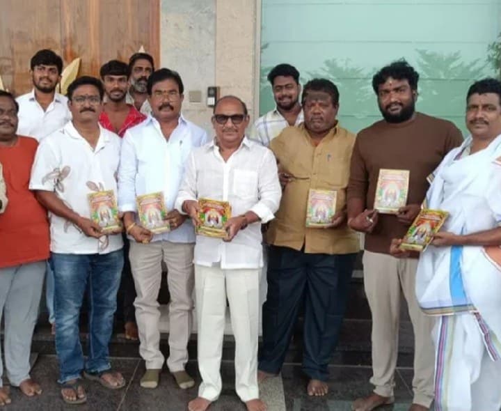 శ్రీబాల త్రిపుర సుందరి ఆలయంలో దసరా ఉత్సవాల బ్రోచర్ ఆవిష్కరణ - Udayam