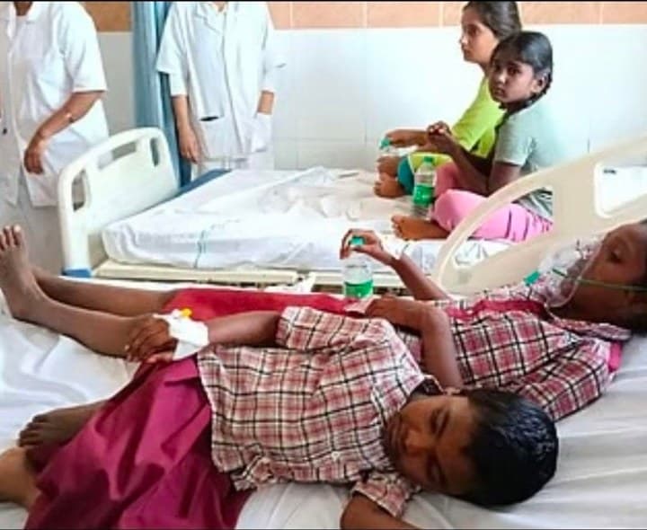 మోడల్‌ స్కూల్‌లో ఫుడ్‌ పాయిజన్‌