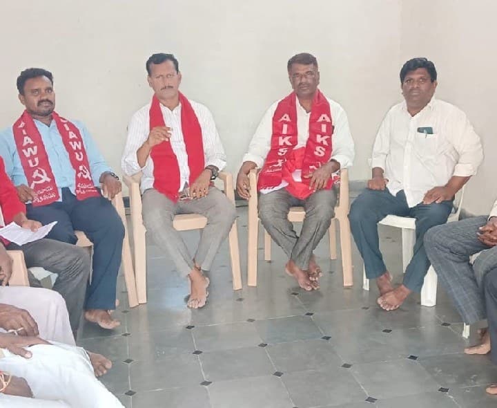 లోకుర్తిలో దళితుల ఇళ్ల కూల్చివేతపై అట్రాసిటీ కేసు - Udayam