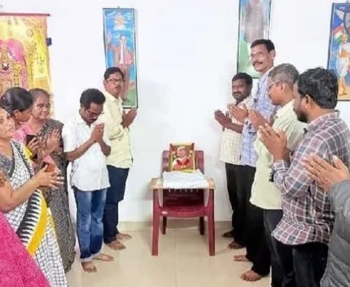 ఆంధ్రకేసరి ప్రకాశం పంతులు ధైర్యానికి ప్రతీక