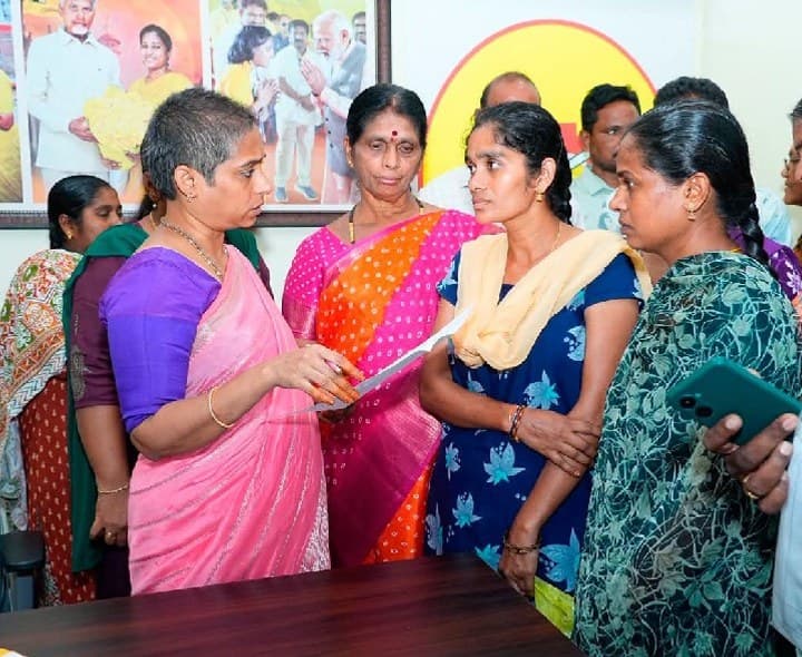 ప్రజా సమస్యల పరిష్కారమే లక్ష్యం: గళ్ళా మాధవి