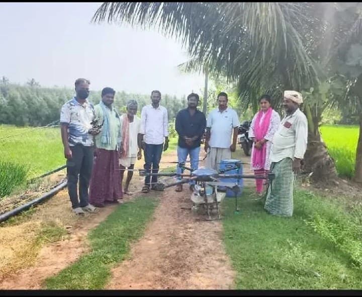 డ్రోన్ తో కషాయాల పిచికారీ