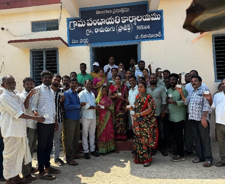 రామడు గ్రామం లో స్మార్ట్ రేషన్ కార్డుల పంపిణీ - Udayam