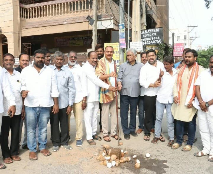 బీటీ రోడ్డు పనులకు శ్రీకారం - Udayam
