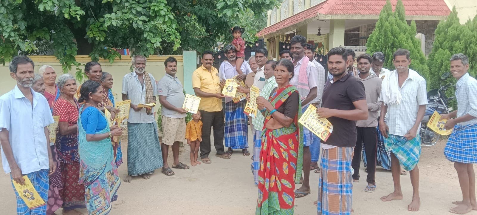 పాలసముద్రం లో ఇంటింటికి వెళ్లి కర పత్రాలను అందించిన టీడీపీ నాయకులు - Udayam Digital