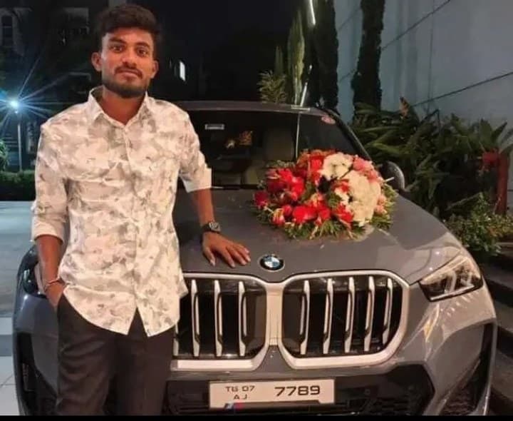 రోడ్డు ప్రమాదంలో గాయపడిన పోలీసు డ్రైవర్ మృతి - Udayam