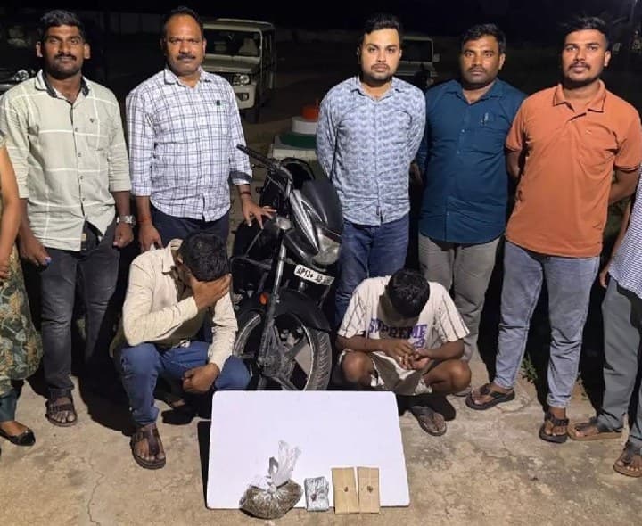 గంజాయి విక్రయిస్తున్న ఇద్దరు అరెస్ట్