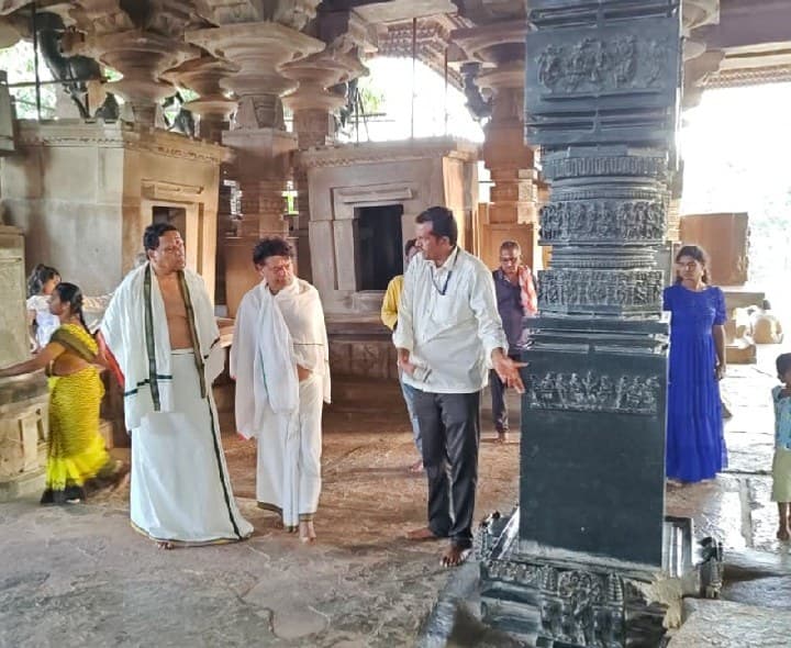 రామప్పను సందర్శించిన సినీ నటుడు బండారు మాణిక్‌రెడ్డి - Udayam