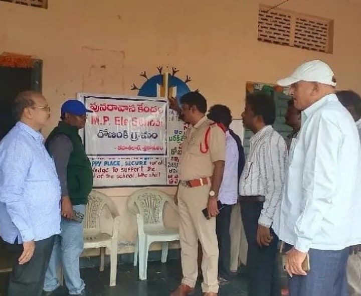 పునరావాస కేంద్రాలు ప్రారంభించిన అధికారి​ - Udayam