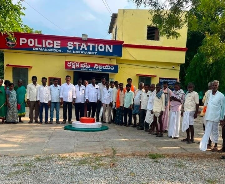 దళితుల గుడిసెల కూల్చివేతపై ఎస్సీ, ఎస్టీ కేసు నమోదు చేయాలి - Udayam