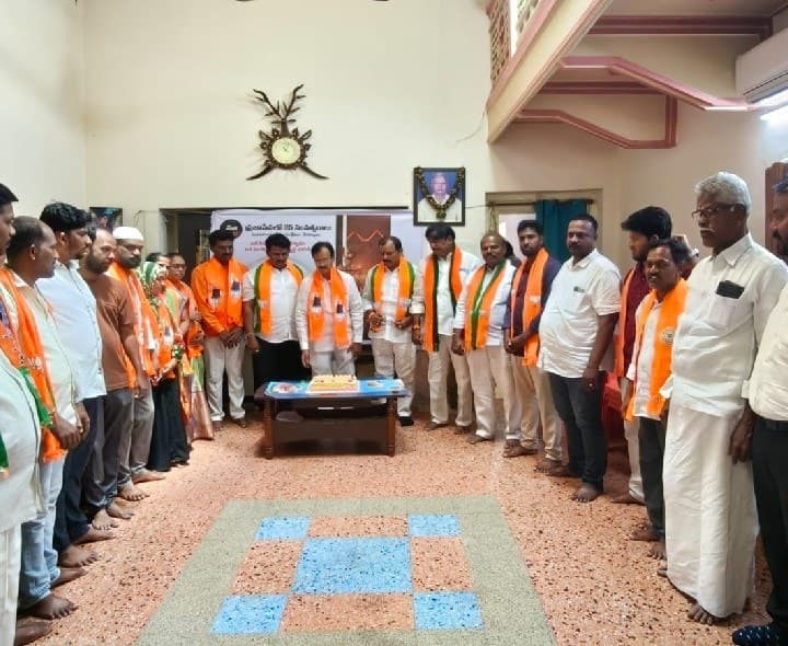 కదిరిలో ఘనంగా ప్రధానమంత్రి  జన్మదిన వేడుకలు - Udayam