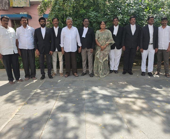 మాజీ ఎమ్మెల్యే శ్రీదేవమ్మను కలిసిన మాజీ ఏజీ పొన్నవోలు సుధాకర్‌రెడ్డి - Udayam