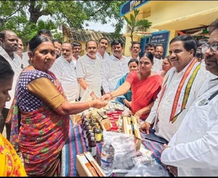 ఆయుర్వేద దినోత్సవ ప్రత్యేక శిబిరం - Udayam