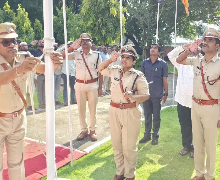 నిర్మల్ జిల్లా పోలీస్ కార్యాలయంలో ప్రజా పాలన దినోత్సవం - Udayam