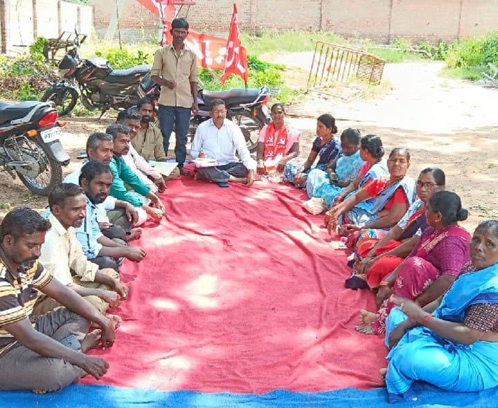 కాంట్రాక్ట్ కార్మికులకు రూ.30 వేల కనీస వేతనం ఇవ్వాలి - Udayam