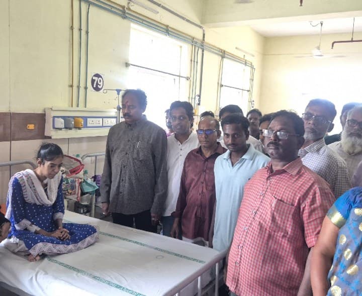 నేరుగా కేజీహెచ్ కి వెళ్లి రోగికి మెరుగైన వైద్యం అందించాలని విజ్ఞప్తి - Udayam