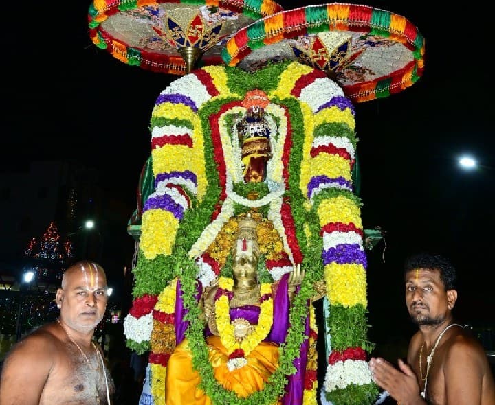 కాణిపాకం వరదరాజ స్వామివారికి వైభవంగా గరుడోత్సవం