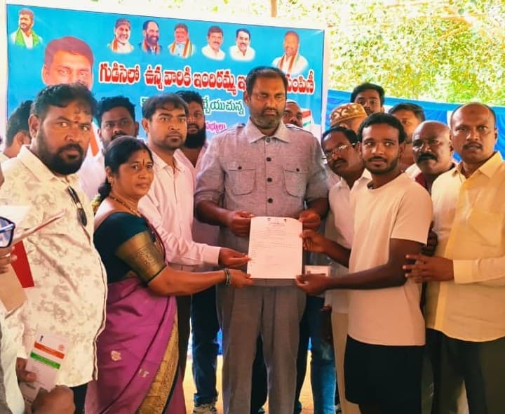నిరుపేదలకు ఇందిరమ్మ ఇళ్ల ప్రొసీడింగ్స్ పంపిణీ - Udayam