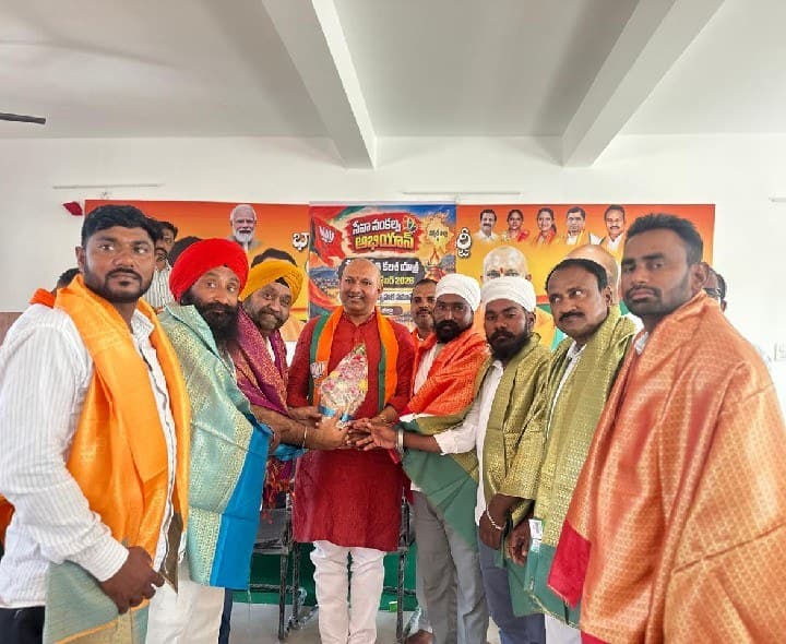 జిల్లా మైనార్టీ మోర్చా నూతన కార్యవర్గానికి అభినందన - Udayam