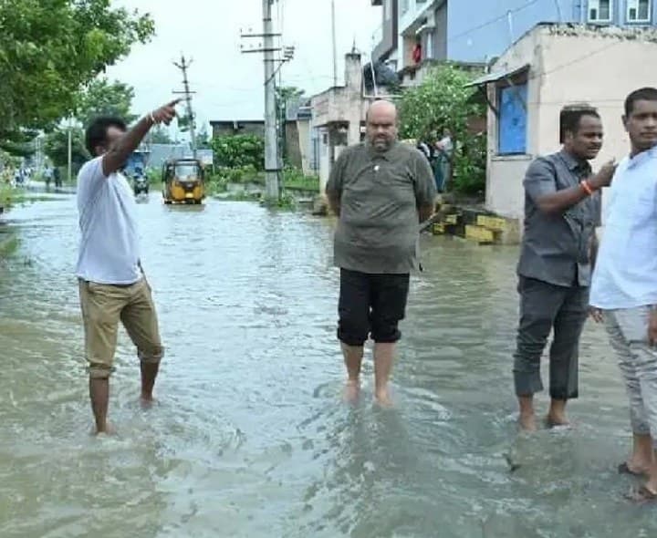 పాతబొబ్బిలి రోడ్డును పరిశీలించిన బేబినాయన - Udayam