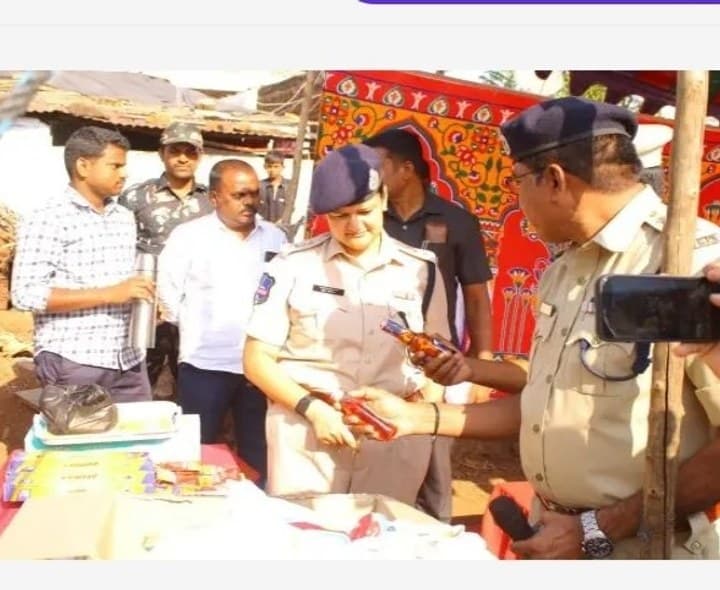 కమ్యూనిటీ కాంటాక్ట్ లో అదుపులోకి 50 బైక్ లు, ఆటో  - Udayam