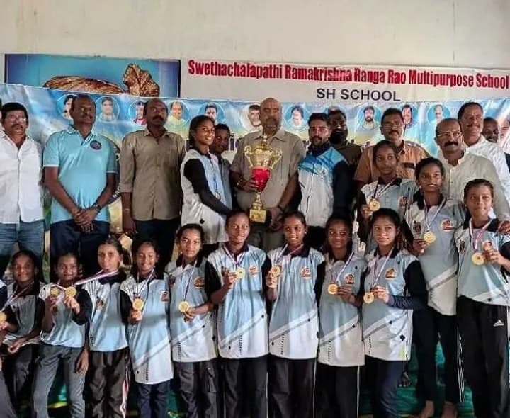 సాఫ్ట్‌బాల్ పోటీల్లో శ్రీకాకుళం ప్రథమం - Udayam