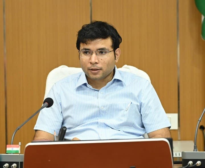 జిల్లా ప్రజలకు వినాయక చవితి శుభాకాంక్షలు - Udayam