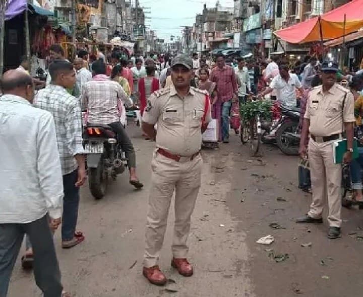 ట్రాఫిక్కు అంతరాయం కలిగించవద్దు - Udayam