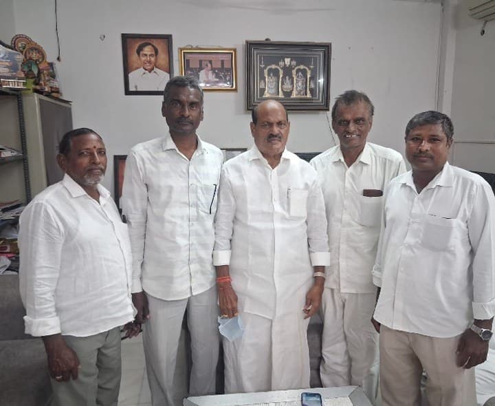 మాజీ ఎమ్మెల్యే బాజిరెడ్డి గోవర్ధన్ ను కలిసిన నాయకులు - Udayam