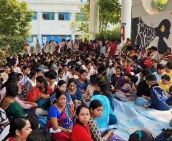 CMR క్యాంపస్‌లో విద్యార్థుల భారీ నిరసన - Udayam
