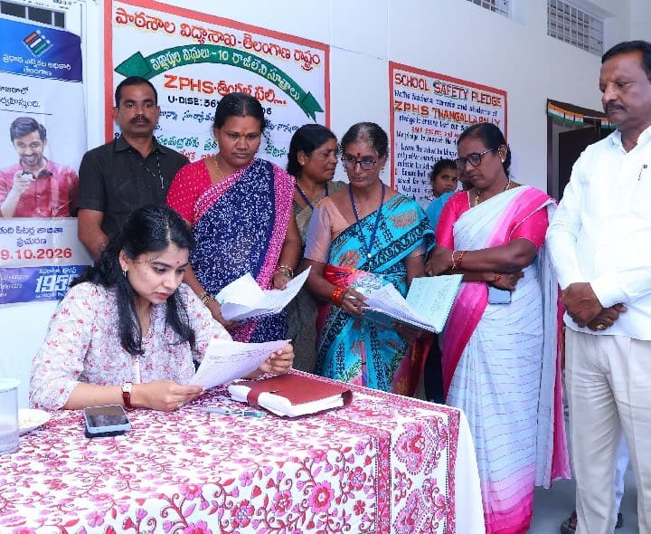 నోటీసులు అందుకున్న ఓటర్లు గుర్తింపు కార్డు సమర్పించాలి జిల్లా కలెక్టర్ - Udayam